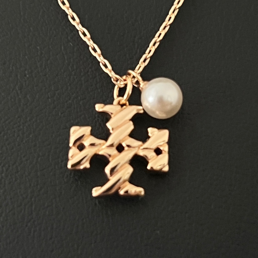 Tory Burch Twisted Rope  Pearl Gold Pendant Necklace